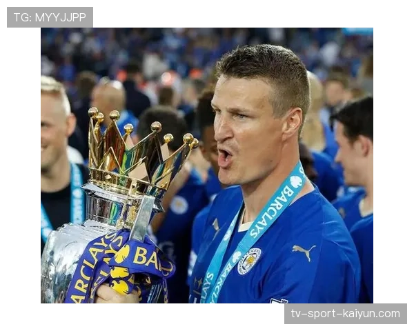 泪洒赛场:莱斯特城老将瓦尔迪在球队确定升级后激动落泪 泪洒赛场:莱斯特城老将瓦尔迪在球队确定升级后激动落泪